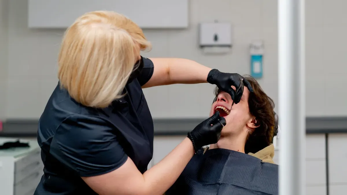 31 concursos públicos para auxiliar de dentista com inscrições abertas