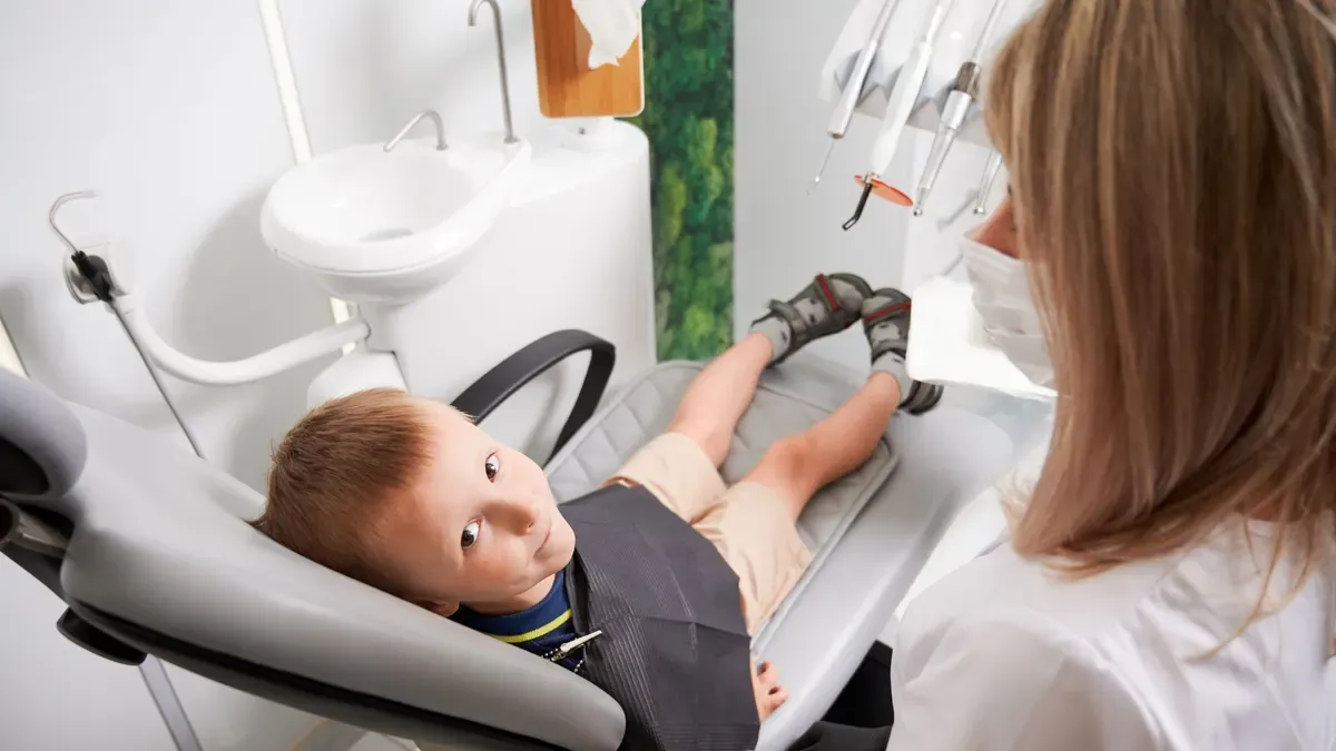 Por que você deve contratar um auxiliar de dentista já