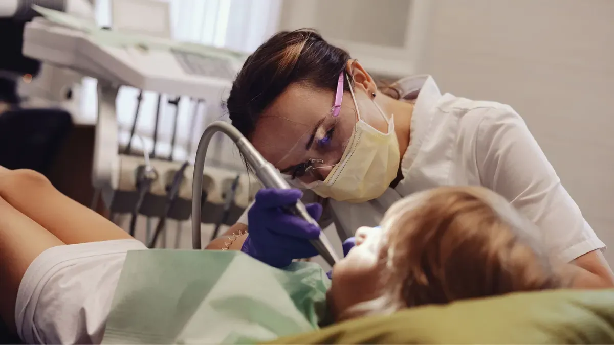 Os perigos do uso de produtos caseiros para clarear os dentes