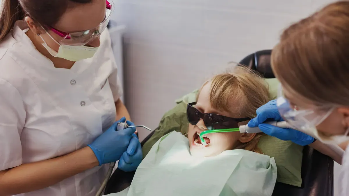 3 tipos de clareamento para deixar o sorriso amarelo em 2018